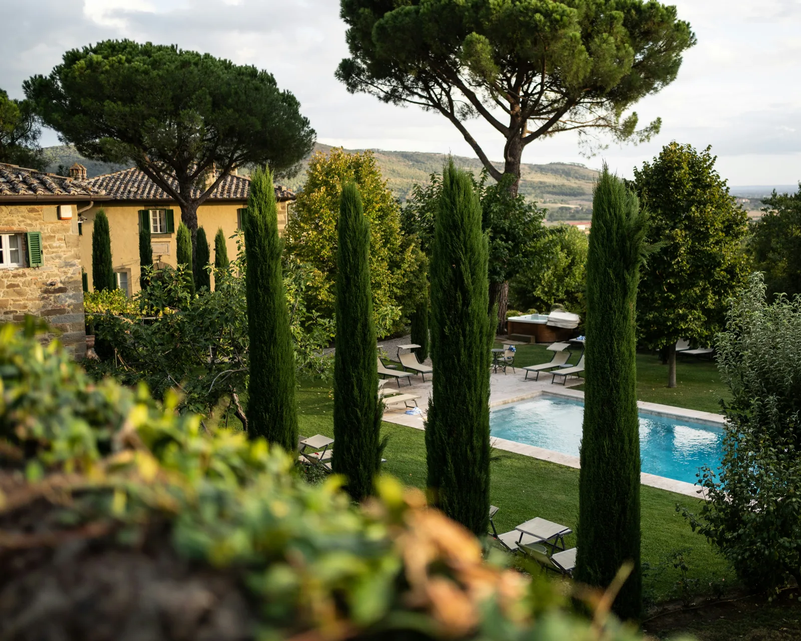 Villa mit Pool und Pinien